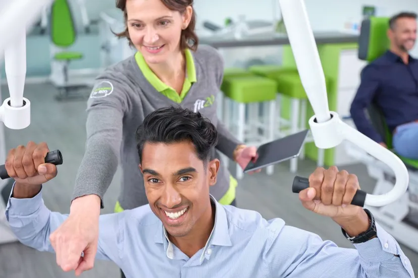 fitness2882 fit20 trainer met klant