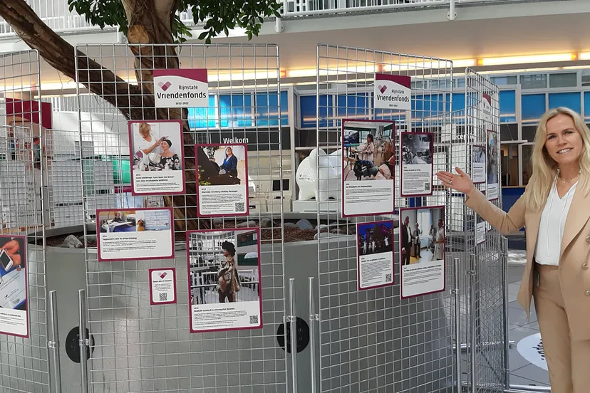 foto expositie 10 jaar rijnstate vriendenfonds in ontvangsthal