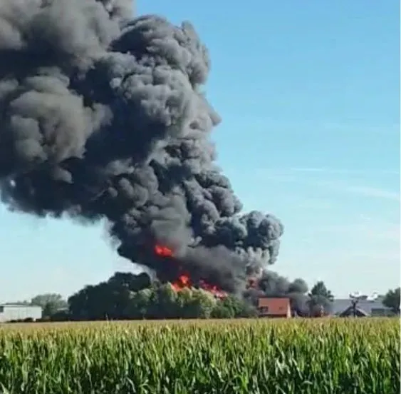 grote brand autosloperij duiven max1 563x1024