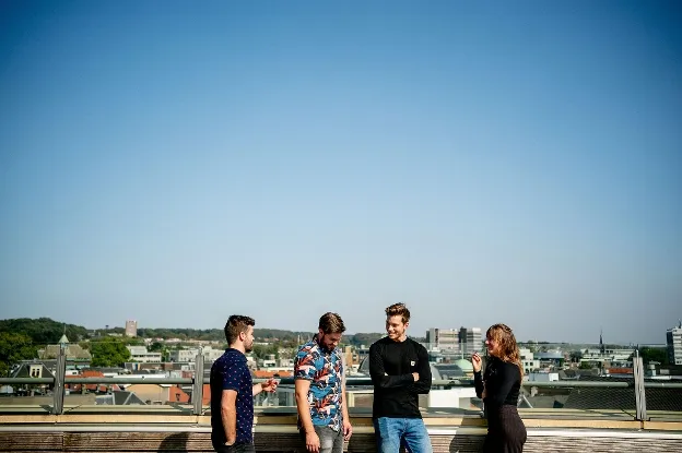 hvhl1 desktopbannertwocol