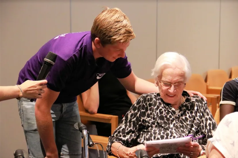 jongere tijdens een presentatie