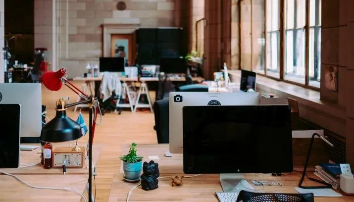 kantoorbuilding 2559580 960 720 715x408