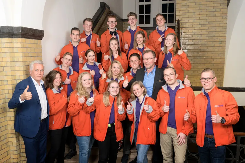 koninklijkeonderscheidingben geerdink met studenten