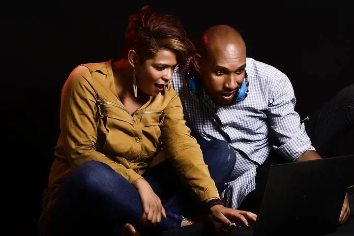 laptopkijkenadult 3086305 480