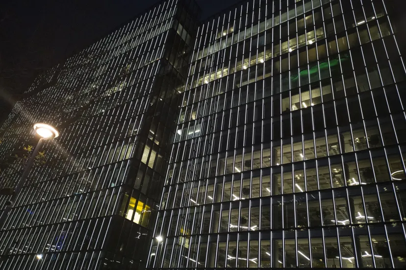 licht avond kantoor engin akyurt pixabay