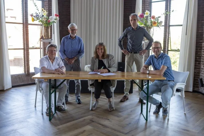 ondertekening bes hoogkamp