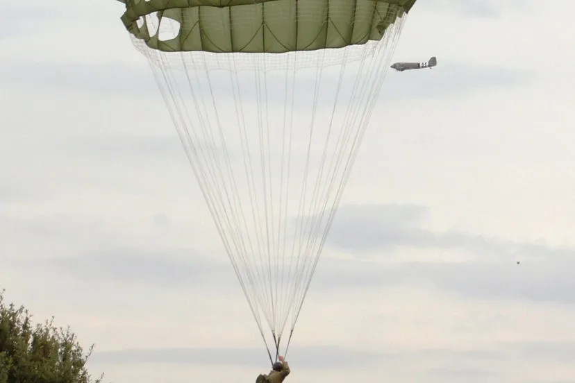 parchute airbornepgh2 2