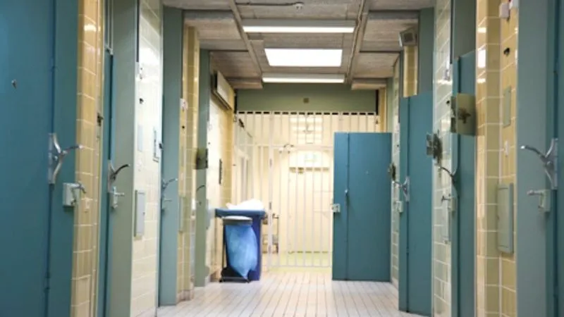 politieaanhoudingcellen politiebureau 4