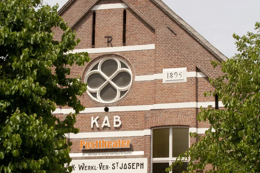 posttheatermons wikimediaorg2013 gevel posttheater 2