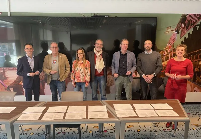 prstatieafspraken1groepsfoto ondertekenaars