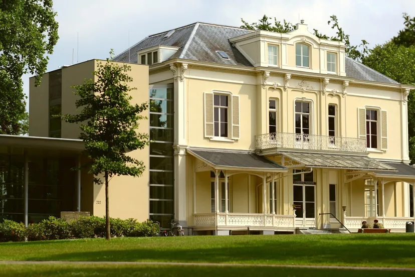 pzzspsxboyhnydrt7w5zc70p9 2014 airborne museum achterzijde print