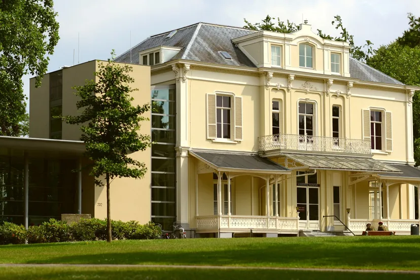 pzzspsxboyhnydrt7w5zc70p9 2014 airborne museum achterzijde print