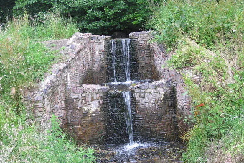 qpxoiaanvn5hqm3d4ull5fva2 laag oorsprong waterloop baksteken jth 09