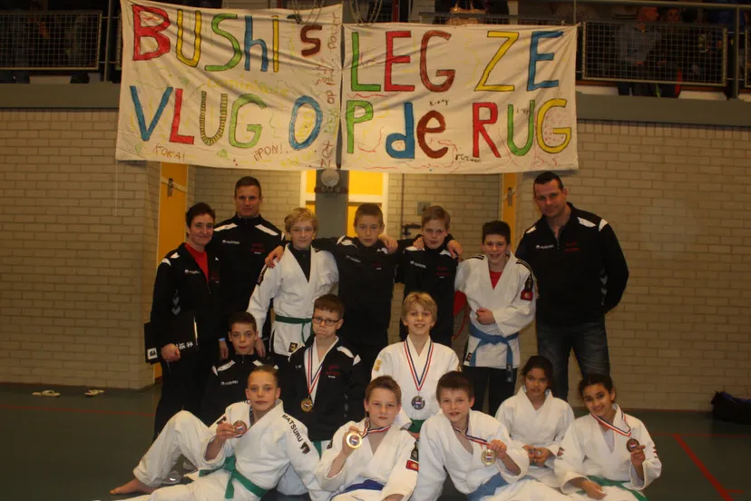 r71kp1w8r0c7loulp8k1yr4lw dkede20140222fotos bushi arnhem 1