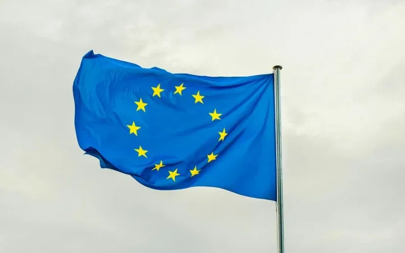 rechtneteuropese vlag pexels scaled 915x518 1
