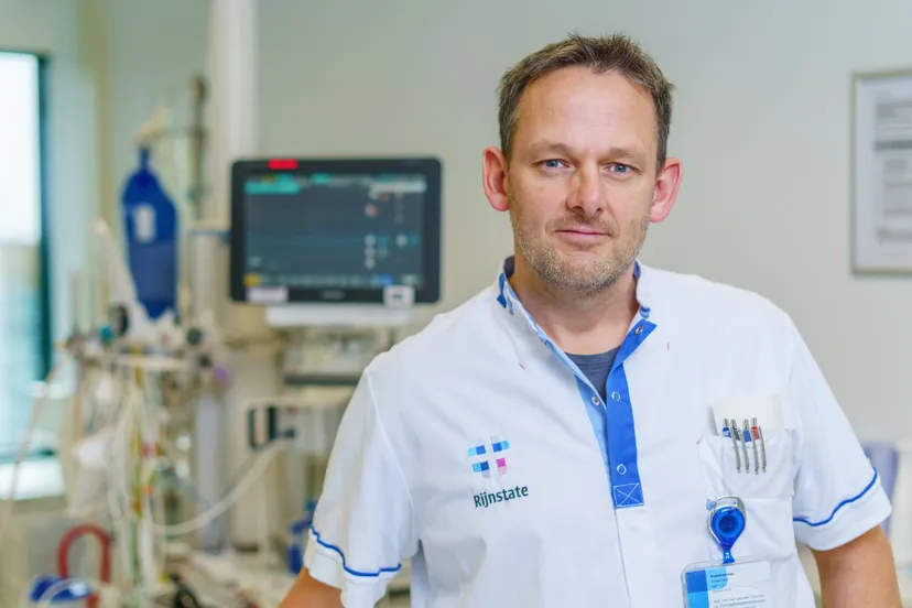 rijnstaterobbie sweers als verpleegkundige