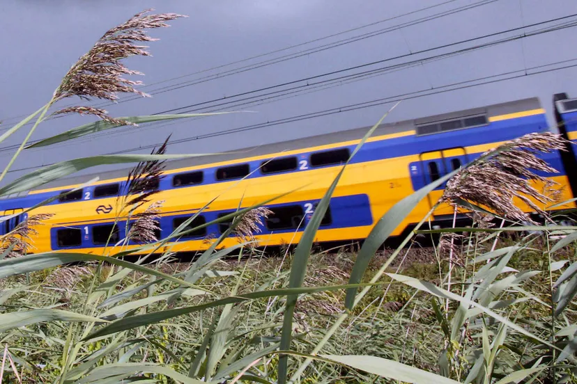 upoex831vhaldtsuc70r8x35w intercity in onweersbui