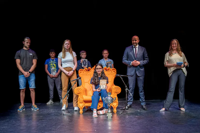 voorleeskampioen finalisten en jury arnhemse voorleeswedstrijd