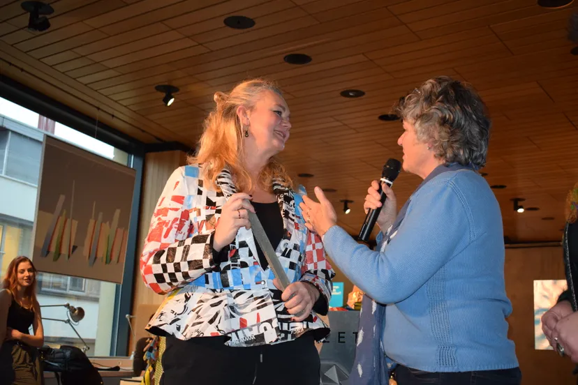 wethouder bouwkamp bij woonwagenkamp