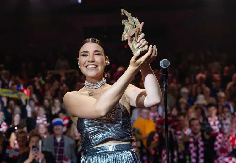 emma lucca van gld wintangelique schuift aan persfoto
