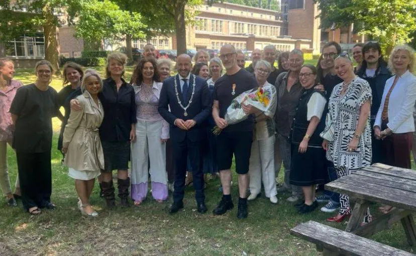 koninklijke onderscheiding voor matthijs boelee bij afscheid fashion design artez gemeente arnhem