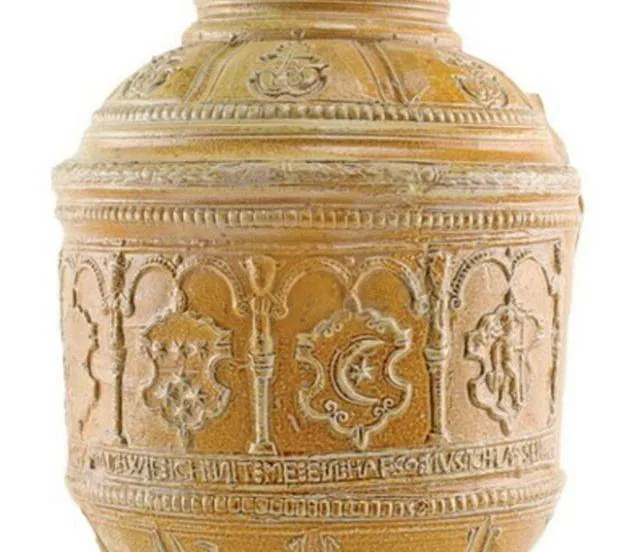 Grote versierde schenkkan uit circa 1596. Gemeente Arnhem