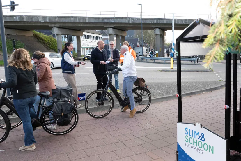 Fiets challenge.1.foto Jacques Kok slim en schoon onderweg ijsselbrug westervoort 090426
