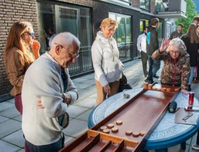 Seniorencomplex Aerenheem breidt succesvol initiatief met buurtverbinders uit