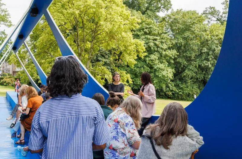 Luistersessie met Afaina de Jong en Innavisions Sonsbeek Kunstprojecten.Django van Ardenne