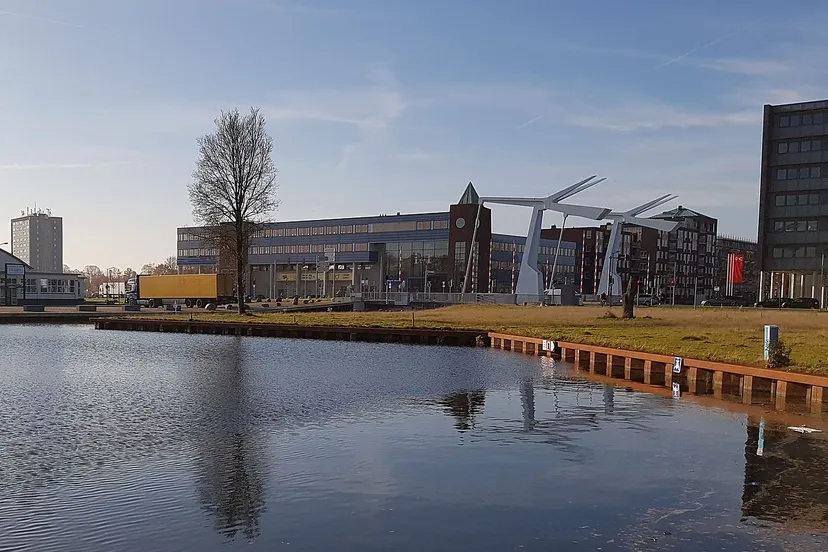 1280px blauwe klap cc by sa 40 wikipedia commons rob koster