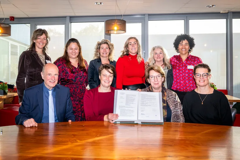 mjj 20231116 ondertekening 6 hernieuwde samenwerking doorstroompunt via gemeente assen1