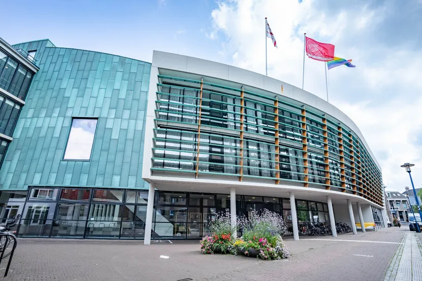 assen gemeentehuis eriksmit