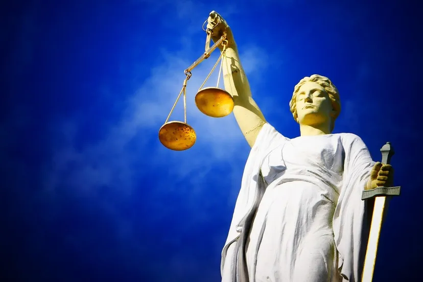 emmen rechtbank justitie pixabay