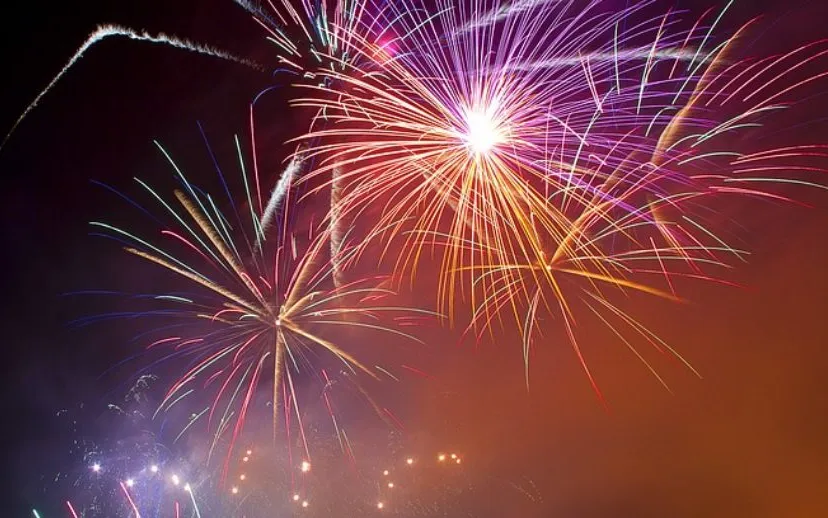 nature fireworks clouds sky night firecrackers 2608931 vuurwerk 915x518 1