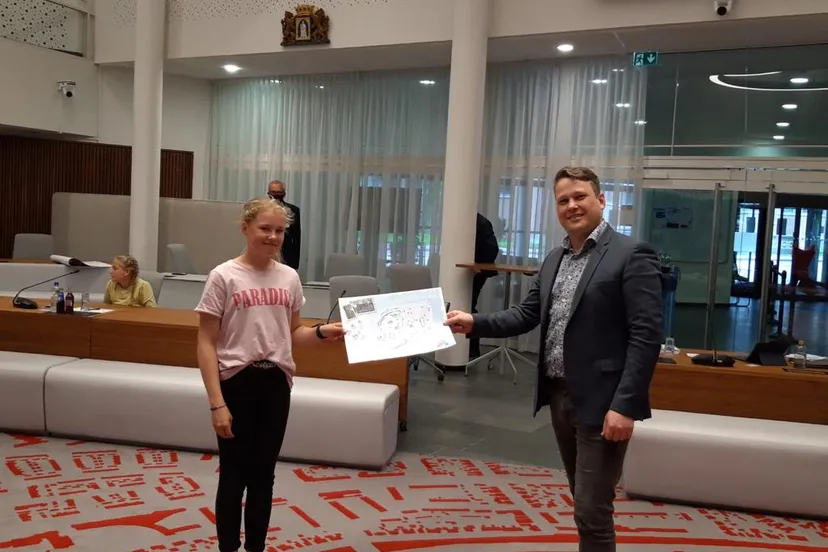 overhandiging schatkaart aan wethouder jan broekema 1