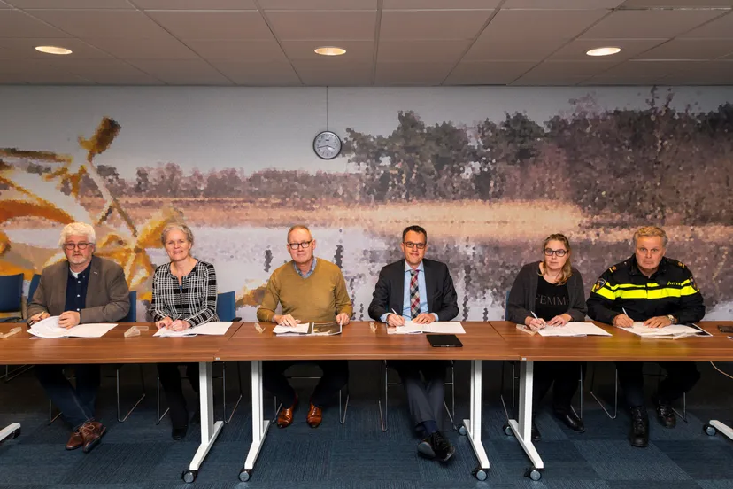 18 092 pauw media foto ondertekening convenant 5 december