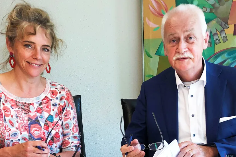 4a ondertekening kunstopdracht herinneringsmonument