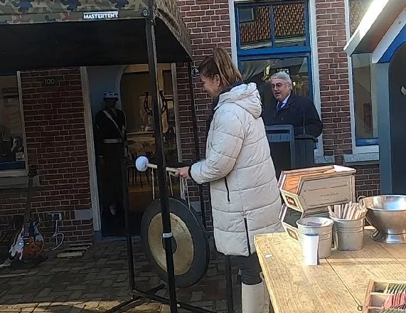 desiree meulemans opent de tentoonstelling 1