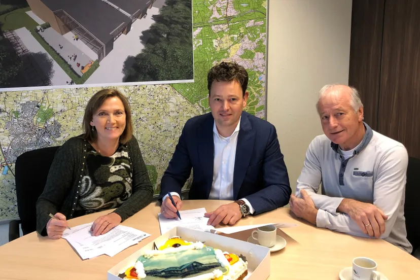 foto 2 ondertekening overeenkomst bouw dorpshuis garderen