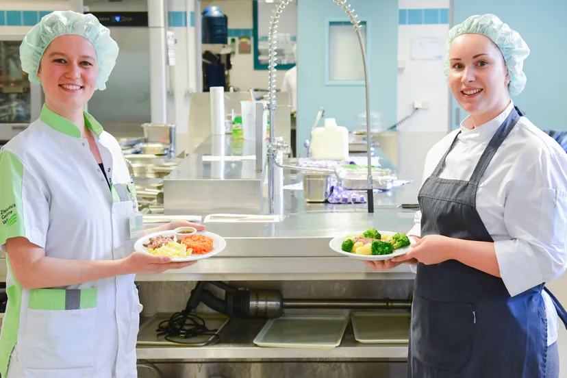 logopedist erika smit met dieetkok mandy heijnekamp scaled