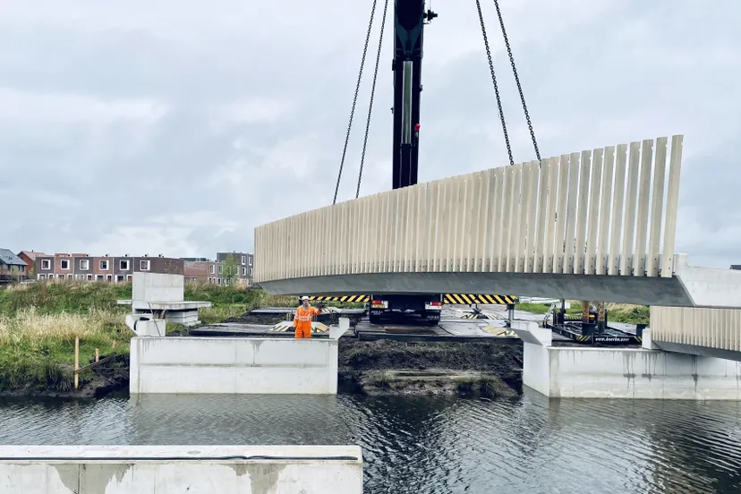 persbericht 24 018 plaatsing bruggen bloemendal3
