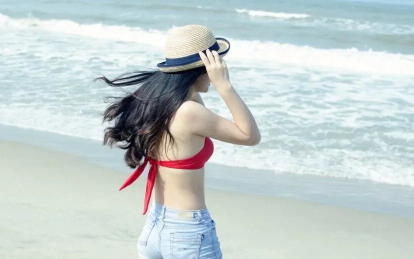 pixabay meisje aan het strand 915x518 1