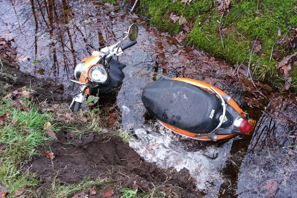scooter in sloot voorthuizen c politie
