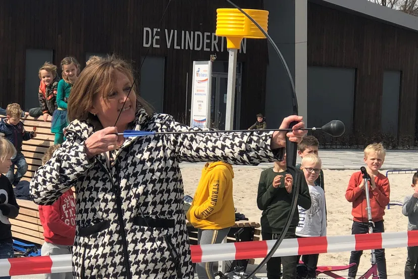 wethouder dorrestijn opent sport en spelkast voorthuizen