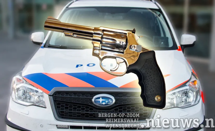 jkr politieauto revolver