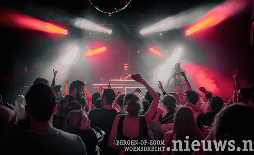 mbo intro feest in bergen op zoom gebouw t fotograaf sebastiaan pelgrim