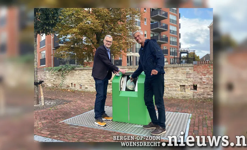 wethouder verroen en dhr adriaansen nemen gfte container in gebruik