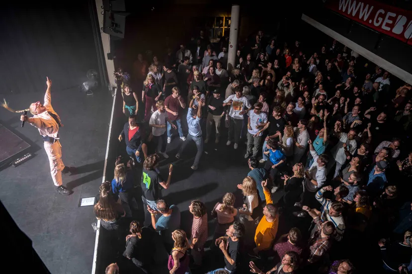prins s en de geit in gebouw t popmonument fotograaf tim van kleunen