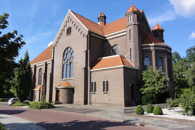 1280px ewijk beuningen rijksmonument 9545 kerk zijaanzicht