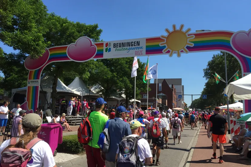 190710 doorkomst vierdaagse roze wolk
